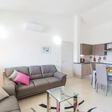 Inah Apartment